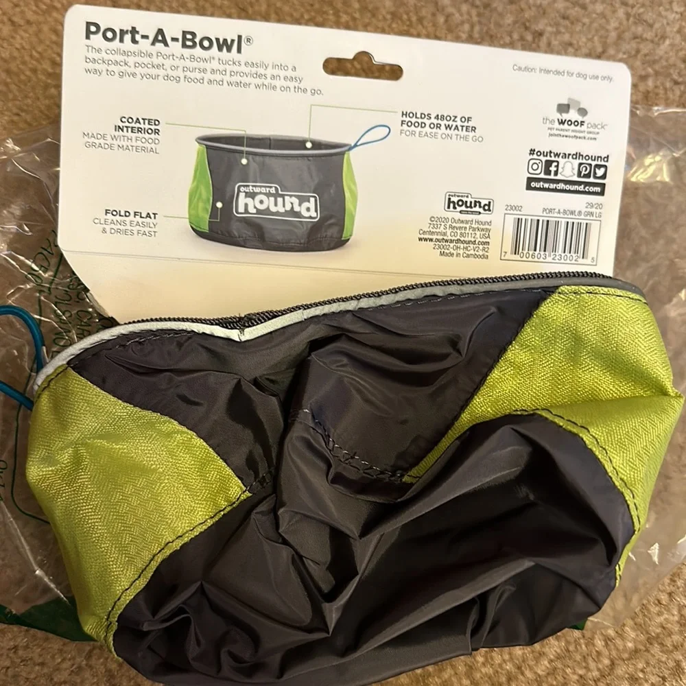 Portable dog bowl and pet food scoop